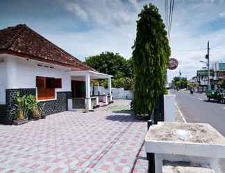 Exterior 2 Ndalem Surokarsan Jogja RedPartner