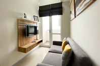 Ruang Umum Comfort and Nice 1BR Vasanta Innopark Apartment By Travelio