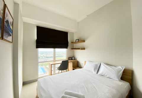 Kamar Tidur Comfort and Nice 1BR Vasanta Innopark Apartment By Travelio