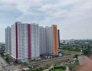 Bangunan 2 Simply and Comfort 2BR Green Pramuka City Apartment By Travelio