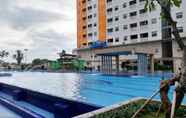 Kolam Renang 6 Simply and Comfort 2BR Green Pramuka City Apartment By Travelio