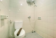 In-room Bathroom 3 Minimalist Studio Signature Park Grande Apartment By Travelio