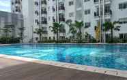 Kolam Renang 4 Minimalist Studio Signature Park Grande Apartment By Travelio