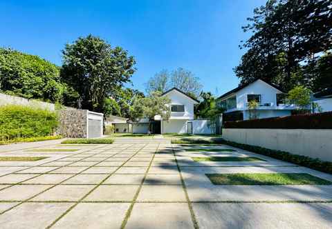 Lobby Bungalow Homes