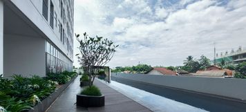 Kolam Renang 5 Homey and Best Choice Studio Serpong Garden Apartment By Travelio