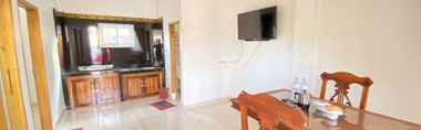 Others 2 Rumah Windy Guest House Bira