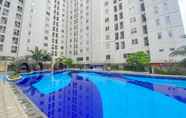 สระว่ายน้ำ 6 Homey and Full Furnished 2BR Bassura City Apartment near Mall By Travelio