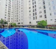 Swimming Pool 6 Homey and Full Furnished 2BR Bassura City Apartment near Mall By Travelio