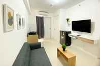 Ruang Umum Strategic and Comfort Living 2BR at Bassura City Apartment By Travelio