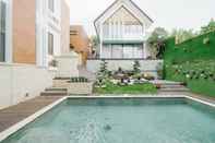 Swimming Pool Villa Maisha by The Lavana