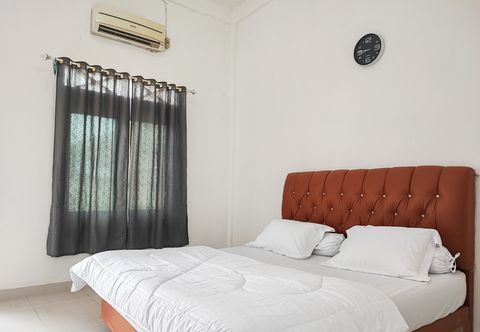 침실 Adela Homestay Syariah Near Universitas Muhammadiyah Jambi Mitra RedDoorz