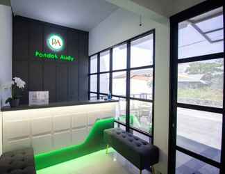 Lobby 2 RedDoorz Plus near JCM Yogyakarta 2