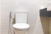 In-room Bathroom Homey and Best Choice Studio West Vista Apartment By Travelio