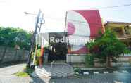 Exterior 5 Mahkota Sivali near Soekarno Hatta Airport Mitra RedDoorz