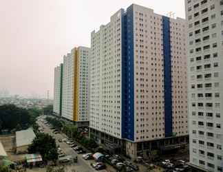 Bangunan 2 Comfort Stay 2BR Apartment at Green Pramuka City By Travelio