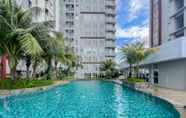 Swimming Pool 4 RedLiving Apartemen Vida View - Indra Rooms