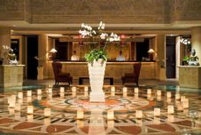 Lobi The Royal Beach Seminyak Bali