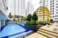 Swimming Pool RedLiving Apartemen Bassura City - Ens Room