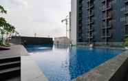 Swimming Pool 7 RedLiving Apartemen Evenciio - Ens Room