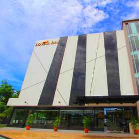 Exterior / Building 1 Lovina Inn Batam Centre, Hotel Pantai Nongsa