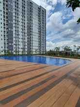 Swimming Pool APARTMENT EMERALD BINTARO by PRINCE HIRO