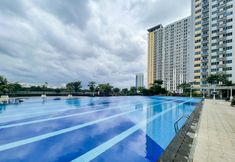 Swimming Pool 3 RedLiving Apartemen Springlake Summarecon - Happy Rooms with Netflix