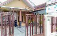 Exterior 4 RedDoorz Syariah near Pasar Sleko Madiun