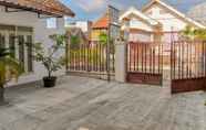 Exterior 3 RedDoorz Syariah near Pasar Sleko Madiun