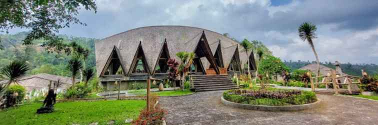 Lobi Lucky Garden Villa Petang