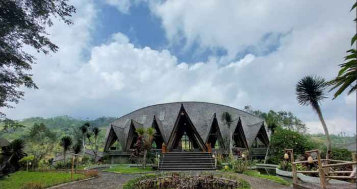 Luar Bangunan Lucky Garden Villa Petang