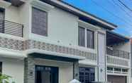 Exterior 7 RedDoorz Syariah near Stasiun Madiun 2