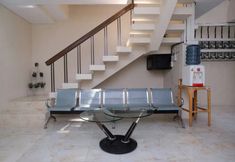 Sảnh chờ 4 RedDoorz Plus near RS JIH Solo