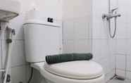 Toilet Kamar 5 Comfy and Good Deal 2BR at Grand Asia Afrika Apartment By Travelio