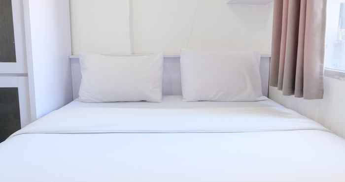 Kamar Tidur Comfy and Good Deal 2BR at Grand Asia Afrika Apartment By Travelio