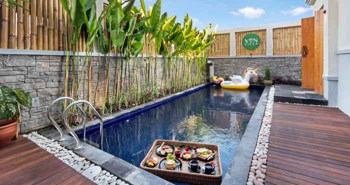 Kolam Renang Vin Villa Canggu  (3 BR with private pool)