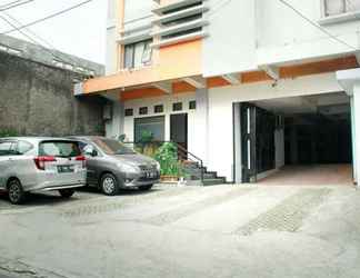 Exterior 2 RedDoorz near Telkom Corporate University