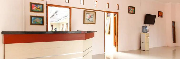 大堂 RedDoorz near Balekambang City Park