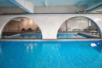 Swimming Pool 4 E11 Hotel