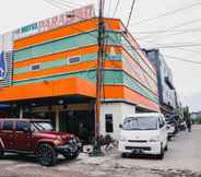 Bên ngoài 4 RedDoorz Plus near Makassar Town Square