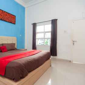 Bedroom 1 RedDoorz Syariah @ Jalan HOS Cokroaminoto Jambi, Hotel Indogrosir Jambi