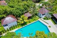 Swimming Pool Emerald Garden Retreat