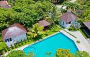 Swimming Pool 4 Emerald Garden Retreat