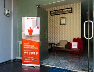 Lobby 2 RedDoorz Near Gajah Mada Street Semarang