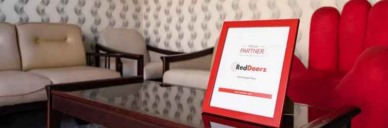 Lobby RedDoorz Near Gajah Mada Street Semarang