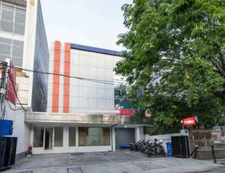 Exterior 2 RedDoorz @ Panglima Sudirman Surabaya