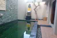 Swimming Pool Cozy House at Umah Iga