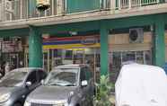 Bar, Cafe and Lounge 7 Aulia Rooms Apartment Full Furnished