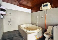In-room Bathroom 5 Lazuardy Syariah Park and Villa