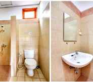 In-room Bathroom 7 Villa Pesona Wisata Puncak 