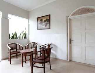 Lobi 2 RedDoorz Plus near Adisucipto Airport 2